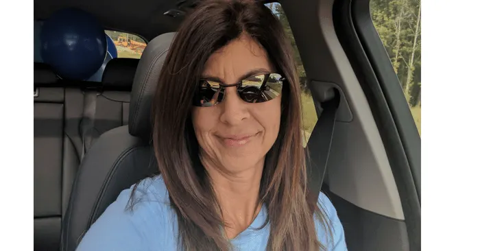Stephanie after drinking collagen peptides for loose skin