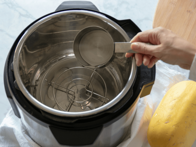 adding water to instant pot to cook spaghetti squash