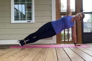 woman doing high side plank