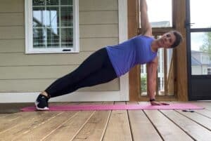 woman doing high plank rotation