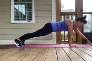 woman doing plank taps