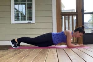 woman doing low plank with hip dips