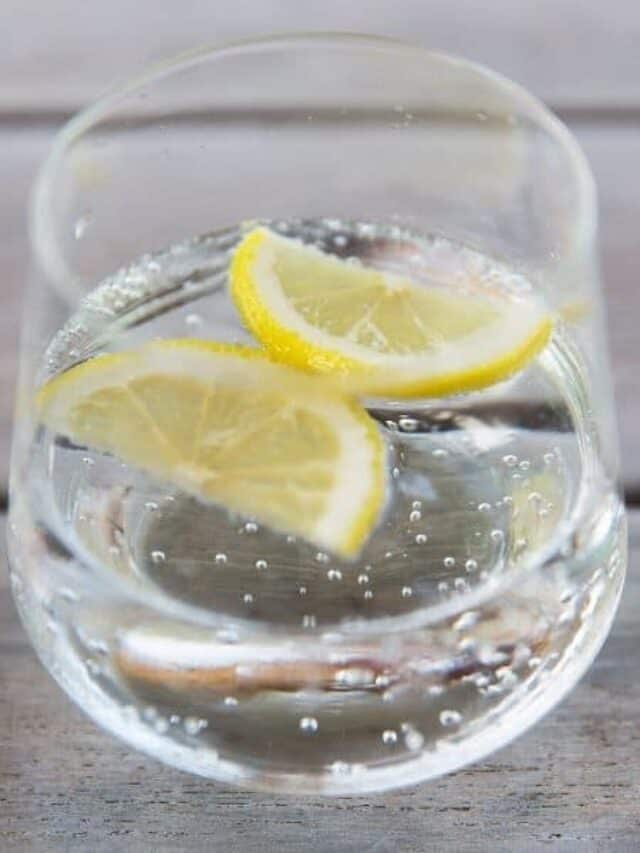 13 Ways to Drink More Water + Printable Water Challenge Story