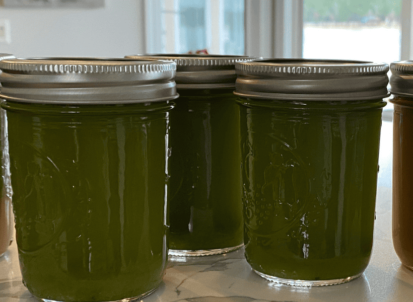 mason jars with green parsley juice recipe