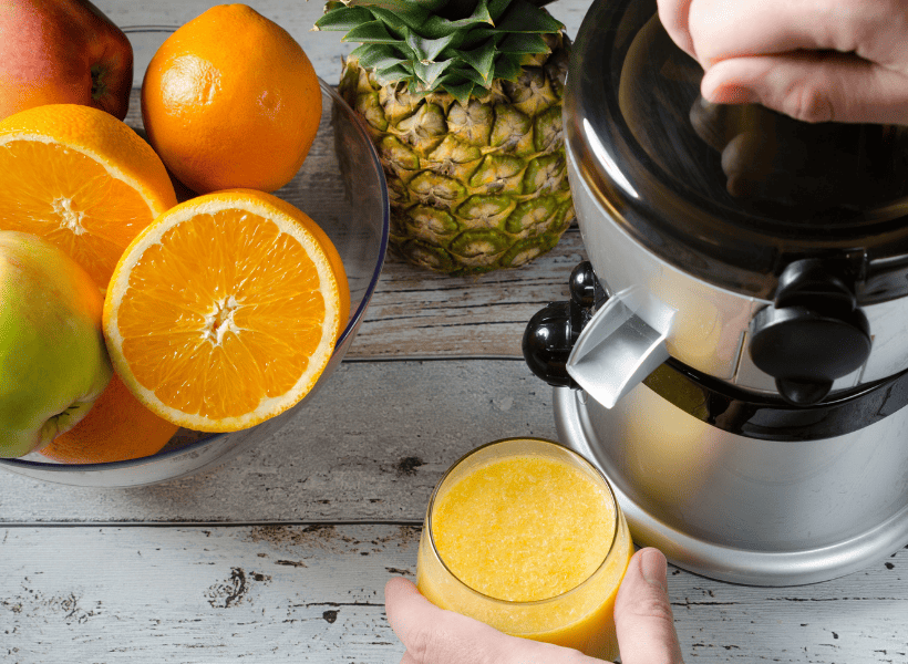 best juicer blender making orange juice