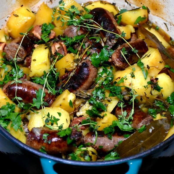 large clue pot of dublin coddle with parsley garnishment