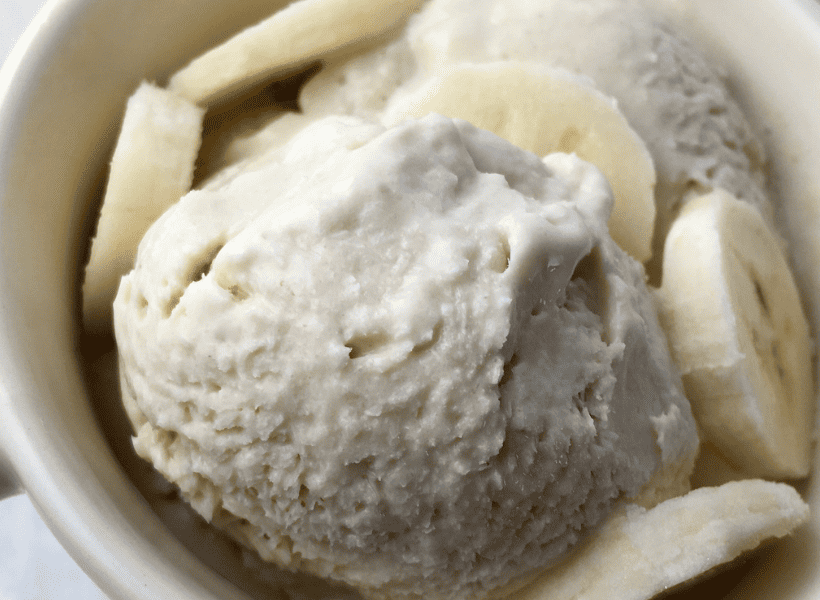 vanilla greek frozen yogurt with banana
