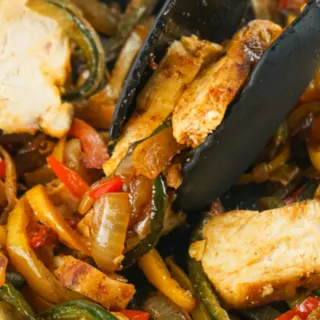 cropped-chicken-fajitas-in-skillet-1.png
