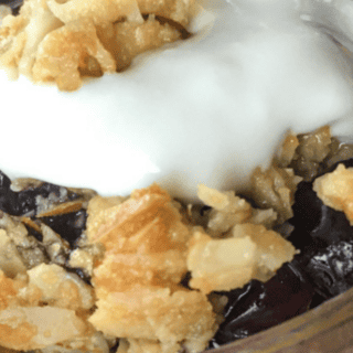 cropped-gluten-free-blueberry-crisp-in-glass-cup.png