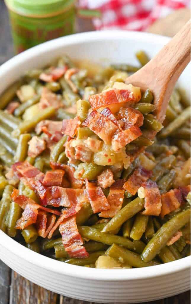 Southern-Style Green Beans with fried bacon