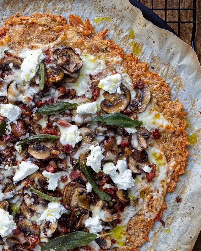 Chicken crust pizza with saut&eacute;ed garlic portabella