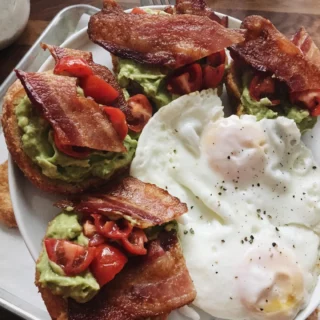 Avocado toast (bagels) 9.5g carbs