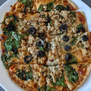 Low carb pizza with ground chicken